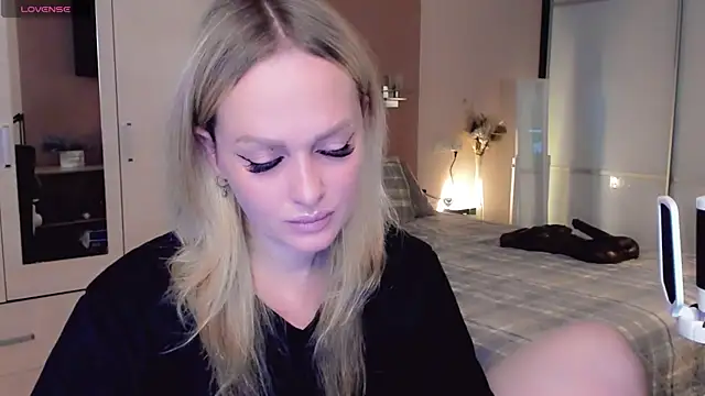 Snapshot of Libby_Nora chatting on 11.21.25 Libby Nora online show from 11.21.25