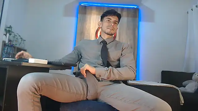 Andrew 4  online show from 11.07.25