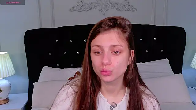 Eille Elfie online show from 09.28.25