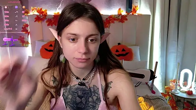 Eille Elfie online show from 10.29.25