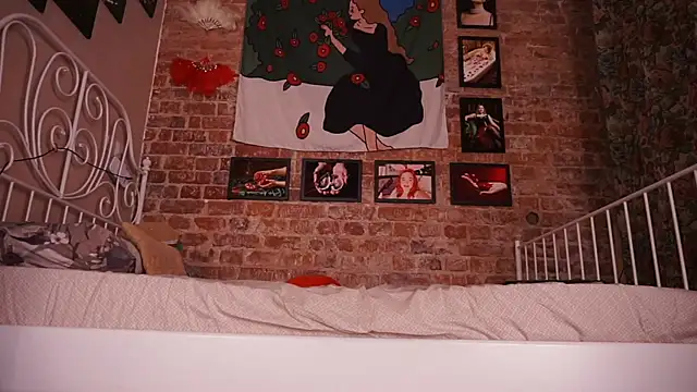 Evelively online show from 12.18.25