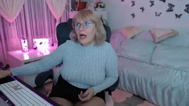 Ghertrude52 online show from 11.16.25