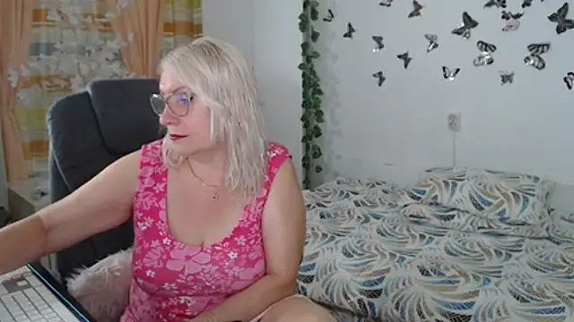 Snapshot of Ghertrude52 chatting on 07.07.26 Ghertrude52 online show from 07.07.26