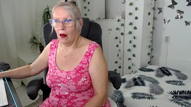 Snapshot of Ghertrude52 chatting on 08.04.26 Ghertrude52 online show from 08.04.26