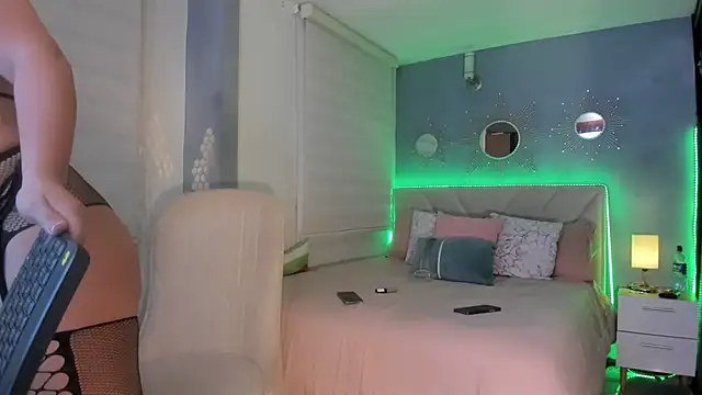 Snapshot of sexycouple4u chatting on 03.15.26 sexycouple4u online show from 03.15.26