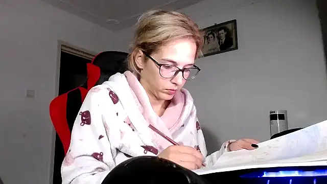 SexxyLety online show from 09.25.25