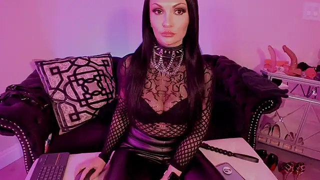 NatashaxoBangs online show from 02.24.25