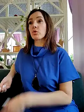 Snapshot of EvaXOAir chatting on 12.14.24 EvaXOAir online show from 12.14.24