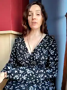 Snapshot of EvaXOAir chatting on 12.17.24 EvaXOAir online show from 12.17.24