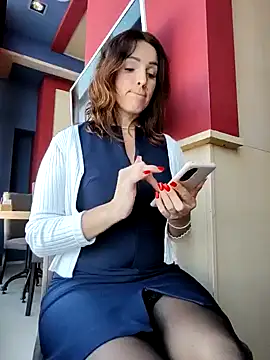 Snapshot of EvaXOAir chatting on 02.14.25 EvaXOAir online show from 02.14.25