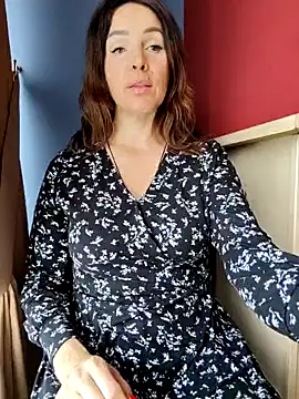 Snapshot of EvaXOAir chatting on 02.15.25 EvaXOAir online show from 02.15.25