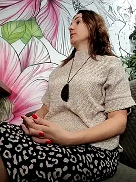 Snapshot of EvaXOAir chatting on 02.19.25 EvaXOAir online show from 02.19.25