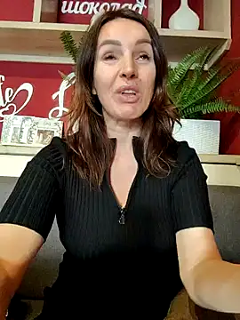 Snapshot of EvaXOAir chatting on 03.14.25 EvaXOAir online show from 03.14.25