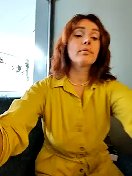 Snapshot of EvaXOAir chatting on 09.18.25 EvaXOAir online show from 09.18.25