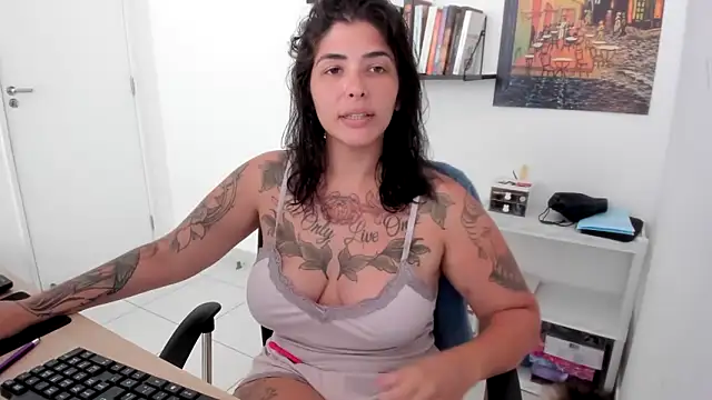 Snapshot of TaliMajesty chatting on 03.17.25 TaliMajesty online show from 03.17.25