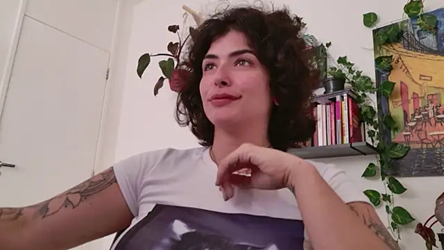 Snapshot of TaliMajesty chatting on 11.28.25 TaliMajesty online show from 11.28.25