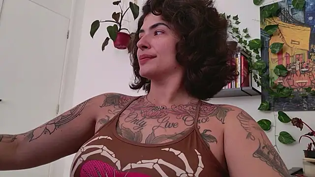 Snapshot of TaliMajesty chatting on 12.05.25 TaliMajesty online show from 12.05.25