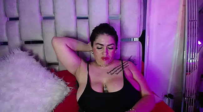 Snapshot of chelaqueen_ chatting on 03.14.25 chelaqueen online show from 03.14.25