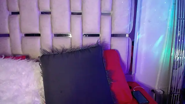 Snapshot of chelaqueen_ chatting on 03.19.25 chelaqueen online show from 03.19.25