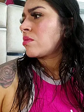 Snapshot of chelaqueen_ chatting on 12.04.25 chelaqueen online show from 12.04.25