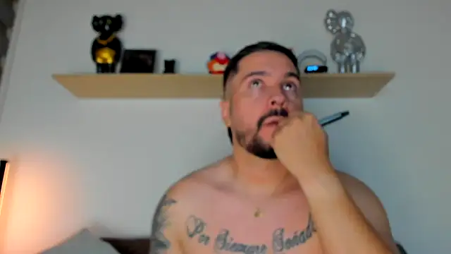 Snapshot of camilo_restrepo21 chatting on 01.27.25 camilo restrepo21 online show from 01.27.25