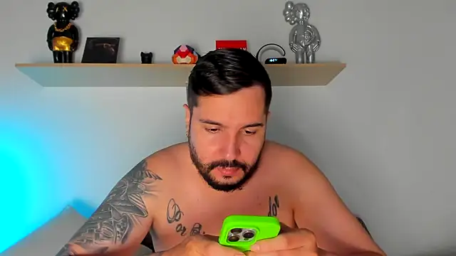 Snapshot of camilo_restrepo21 chatting on 02.15.25 camilo restrepo21 online show from 02.15.25