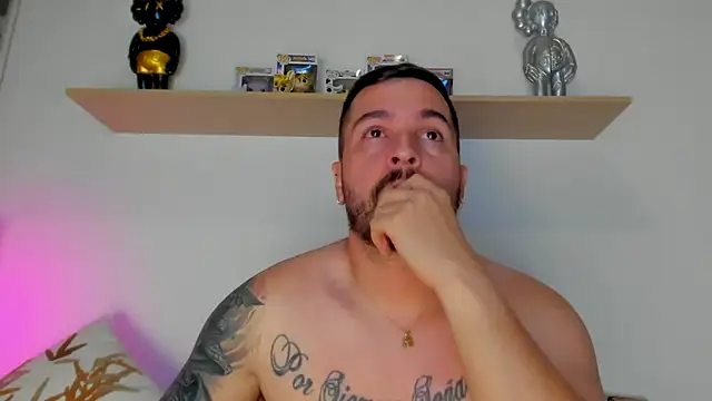 Snapshot of camilo_restrepo21 chatting on 10.20.25 camilo restrepo21 online show from 10.20.25