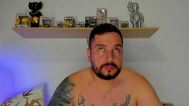 Snapshot of camilo_restrepo21 chatting on 11.22.25 camilo restrepo21 online show from 11.22.25