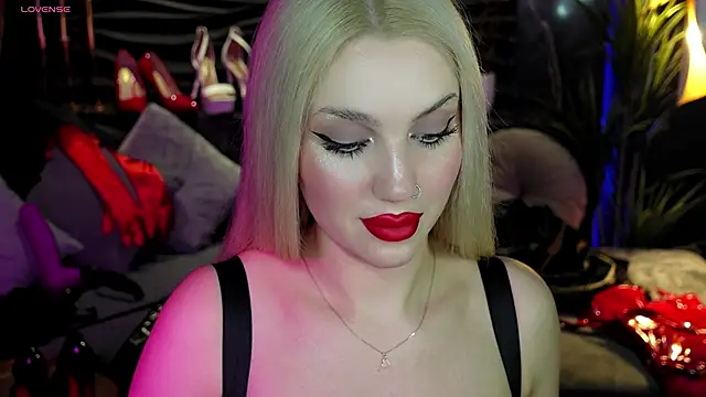 Snapshot of MistressDarsy chatting on 12.24.24 MistressDarsy online show from 12.24.24