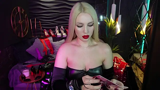 Snapshot of MistressDarsy chatting on 01.23.25 MistressDarsy online show from 01.23.25