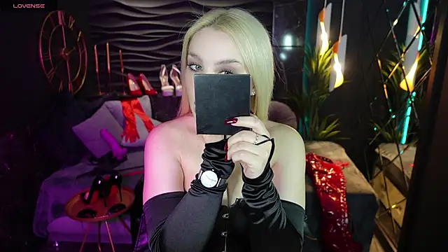 Snapshot of MistressDarsy chatting on 01.27.25 MistressDarsy online show from 01.27.25