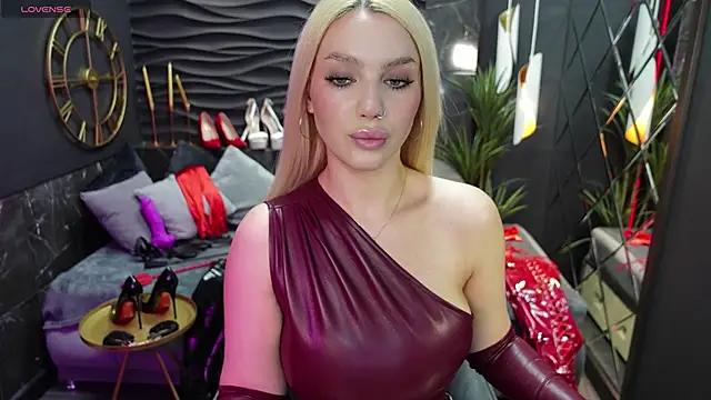 Snapshot of MistressDarsy chatting on 02.10.25 MistressDarsy online show from 02.10.25