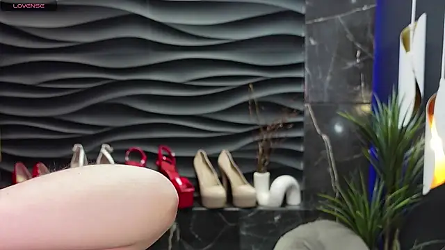 Snapshot of MistressDarsy chatting on 02.20.25 MistressDarsy online show from 02.20.25