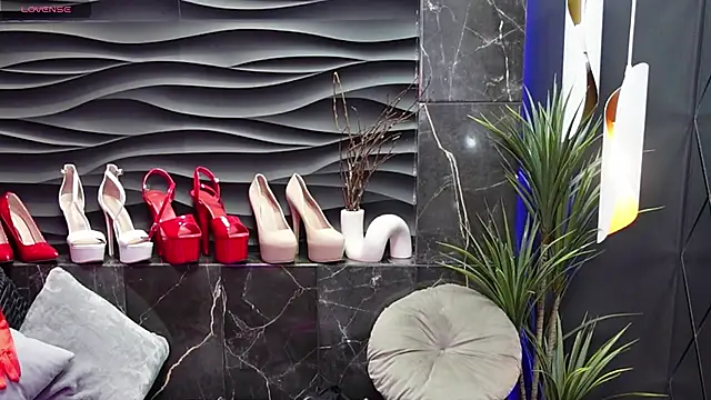 Snapshot of MistressDarsy chatting on 02.20.25 MistressDarsy online show from 02.20.25