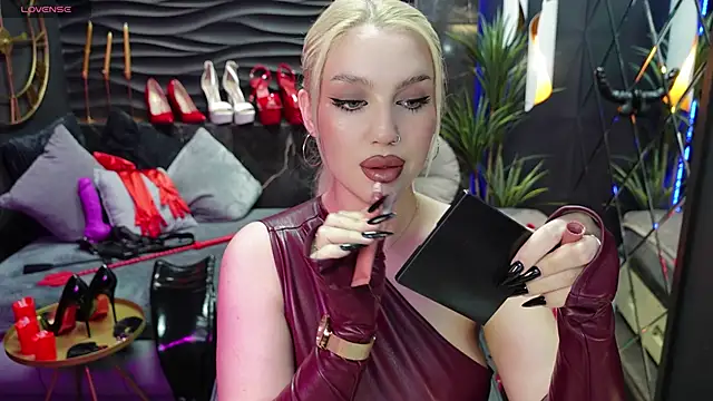 Snapshot of MistressDarsy chatting on 02.23.25 MistressDarsy online show from 02.23.25