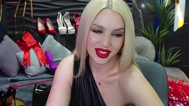 Snapshot of MistressDarsy chatting on 02.26.25 MistressDarsy online show from 02.26.25