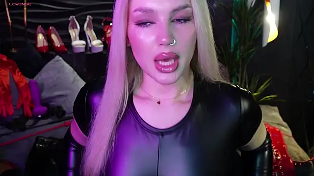 Snapshot of MistressDarsy chatting on 03.16.25 MistressDarsy online show from 03.16.25