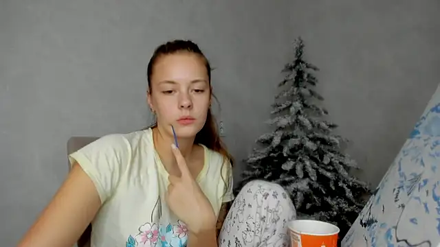 Snapshot of why_again_me chatting on 12.15.24 why again me online show from 12.15.24