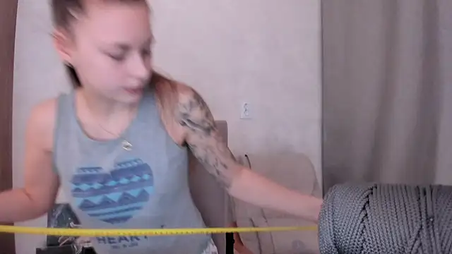 Snapshot of why_again_me chatting on 02.06.25 why again me online show from 02.06.25