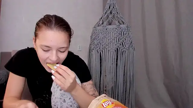 Snapshot of why_again_me chatting on 03.06.25 why again me online show from 03.06.25