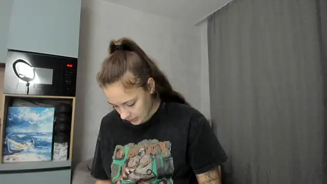 Snapshot of why_again_me chatting on 09.21.25 why again me online show from 09.21.25