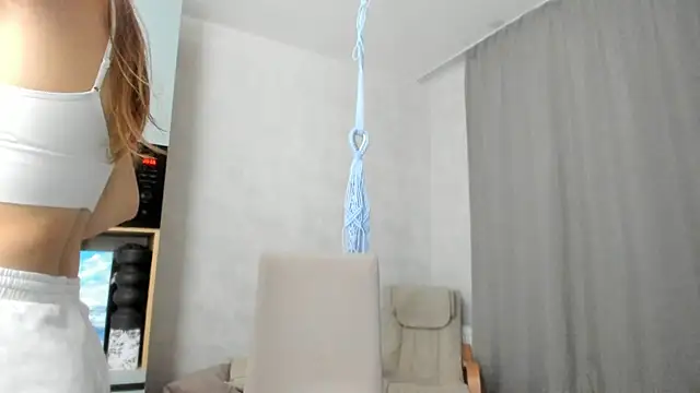 Snapshot of why_again_me chatting on 10.06.25 why again me online show from 10.06.25