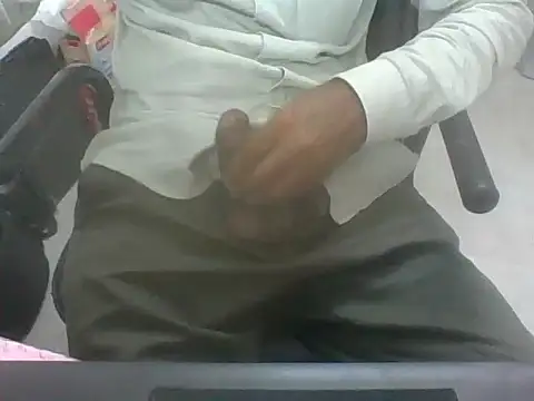 Snapshot of lltstr52 chatting on 03.27.26 lltstr52 online show from 03.27.26