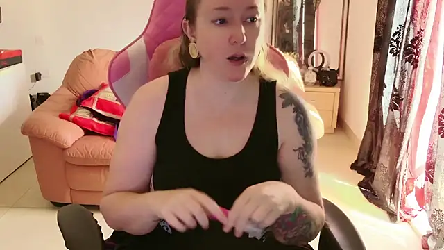 kisicaxx online show from 01.28.25