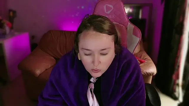 kisicaxx online show from 02.18.25