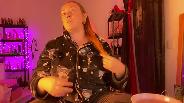 kisicaxx online show from 11.24.25