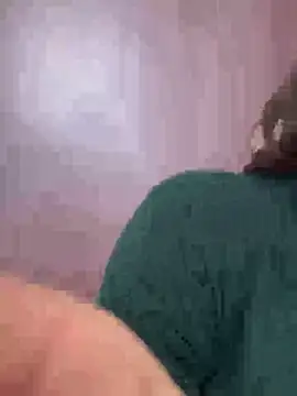 Snapshot of lovely_beast chatting on 12.18.25 lovely beast online show from 12.18.25