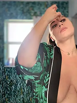 Snapshot of lovely_beast chatting on 01.09.26 lovely beast online show from 01.09.26