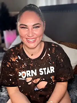 Snapshot of lovely_beast chatting on 02.17.26 lovely beast online show from 02.17.26