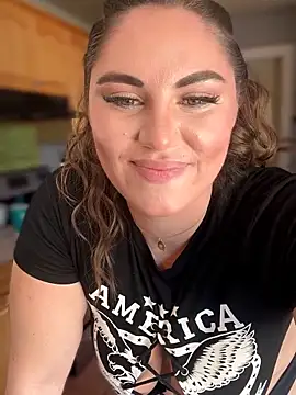 Snapshot of lovely_beast chatting on 03.24.26 lovely beast online show from 03.24.26